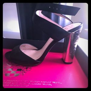 Vince Camuto BLACK and GOLD peep toe heels